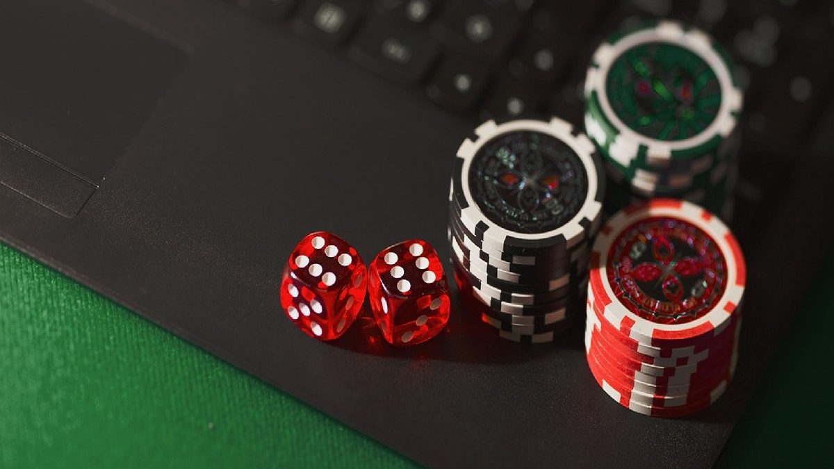 Live Dealer Casinos Explained: What They Are and How They Work